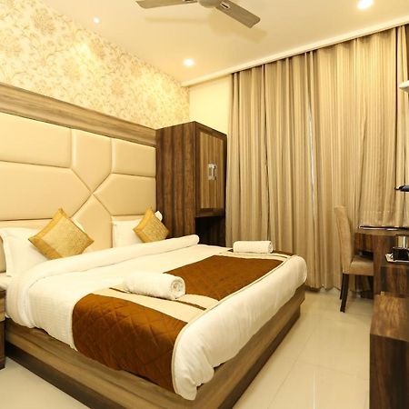 Hotel Malhotra Inn 50 Meter From Golden Temple Αμριτσάρ Εξωτερικό φωτογραφία