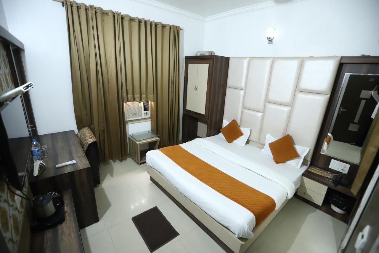 Hotel Malhotra Inn 50 Meter From Golden Temple Αμριτσάρ Εξωτερικό φωτογραφία