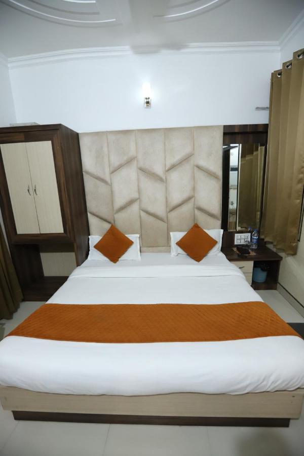 Hotel Malhotra Inn 50 Meter From Golden Temple Αμριτσάρ Εξωτερικό φωτογραφία