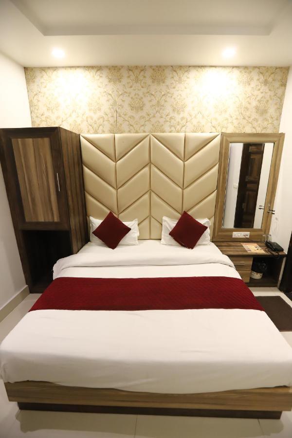 Hotel Malhotra Inn 50 Meter From Golden Temple Αμριτσάρ Εξωτερικό φωτογραφία