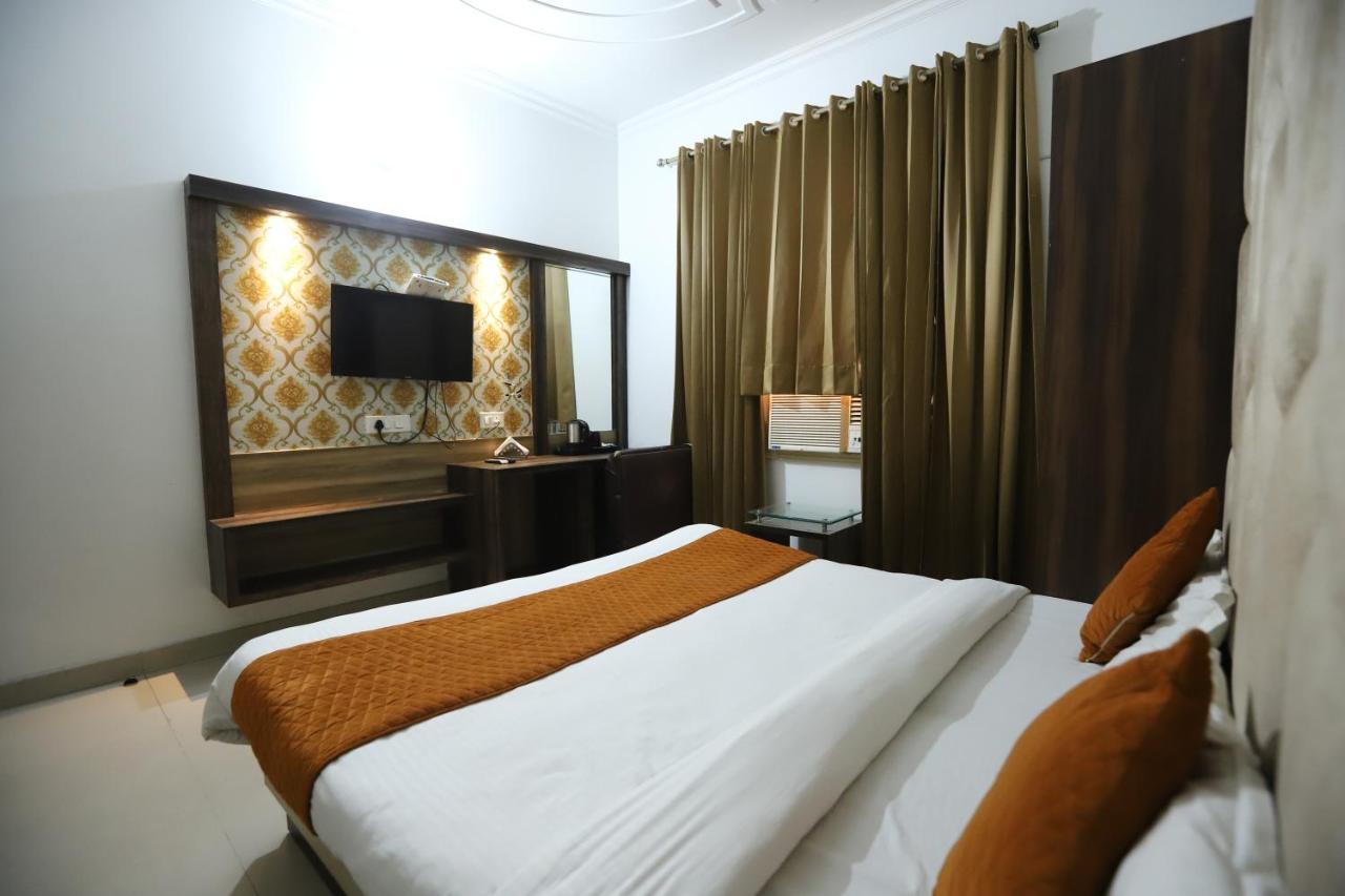 Hotel Malhotra Inn 50 Meter From Golden Temple Αμριτσάρ Εξωτερικό φωτογραφία