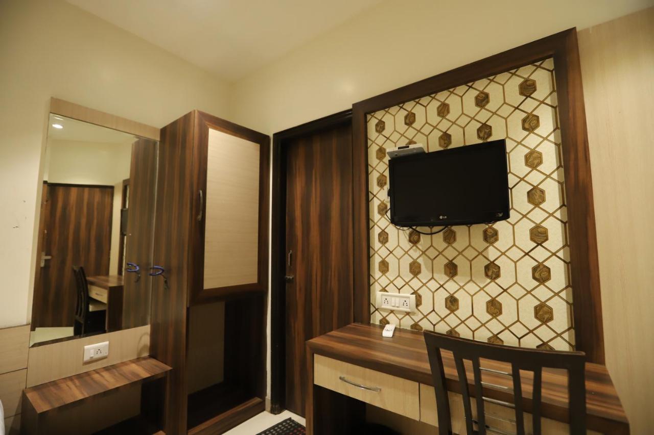 Hotel Malhotra Inn 50 Meter From Golden Temple Αμριτσάρ Εξωτερικό φωτογραφία