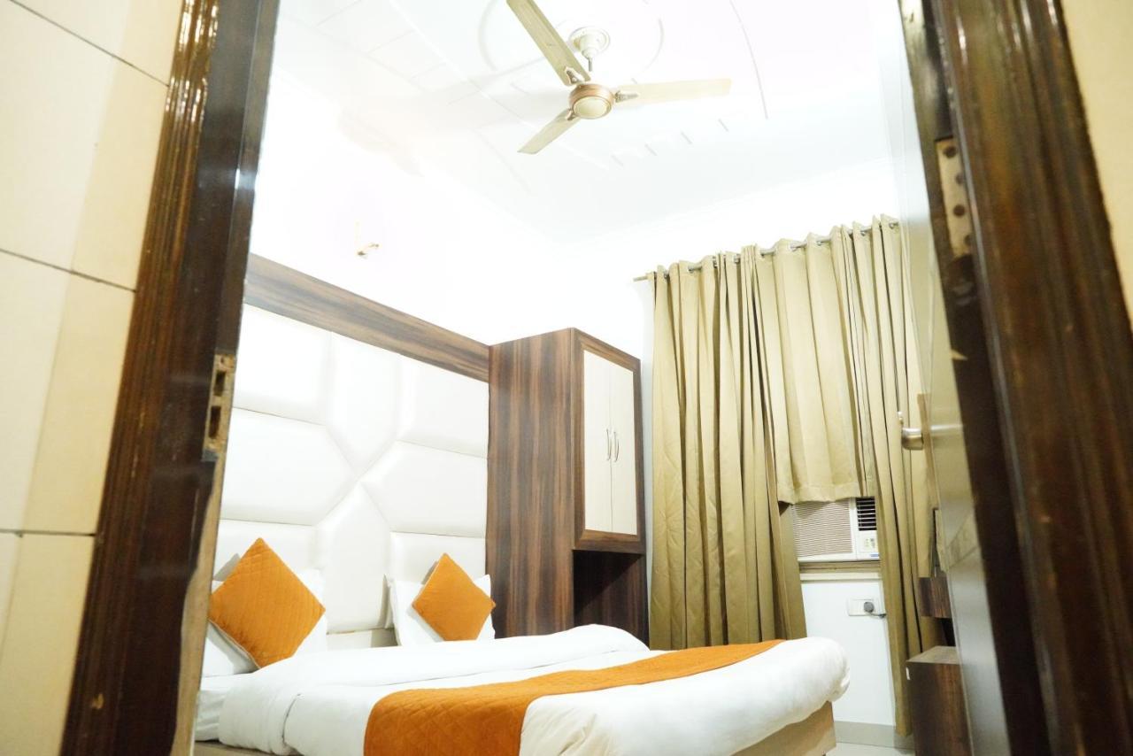 Hotel Malhotra Inn 50 Meter From Golden Temple Αμριτσάρ Εξωτερικό φωτογραφία