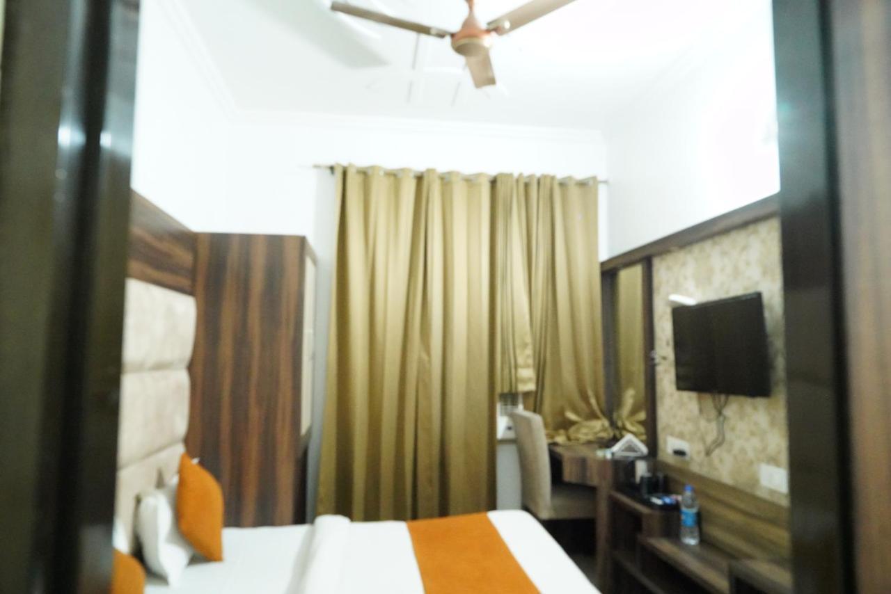 Hotel Malhotra Inn 50 Meter From Golden Temple Αμριτσάρ Εξωτερικό φωτογραφία