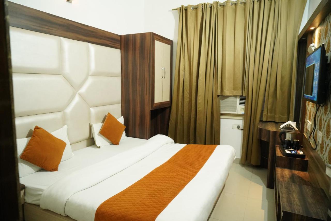Hotel Malhotra Inn 50 Meter From Golden Temple Αμριτσάρ Εξωτερικό φωτογραφία