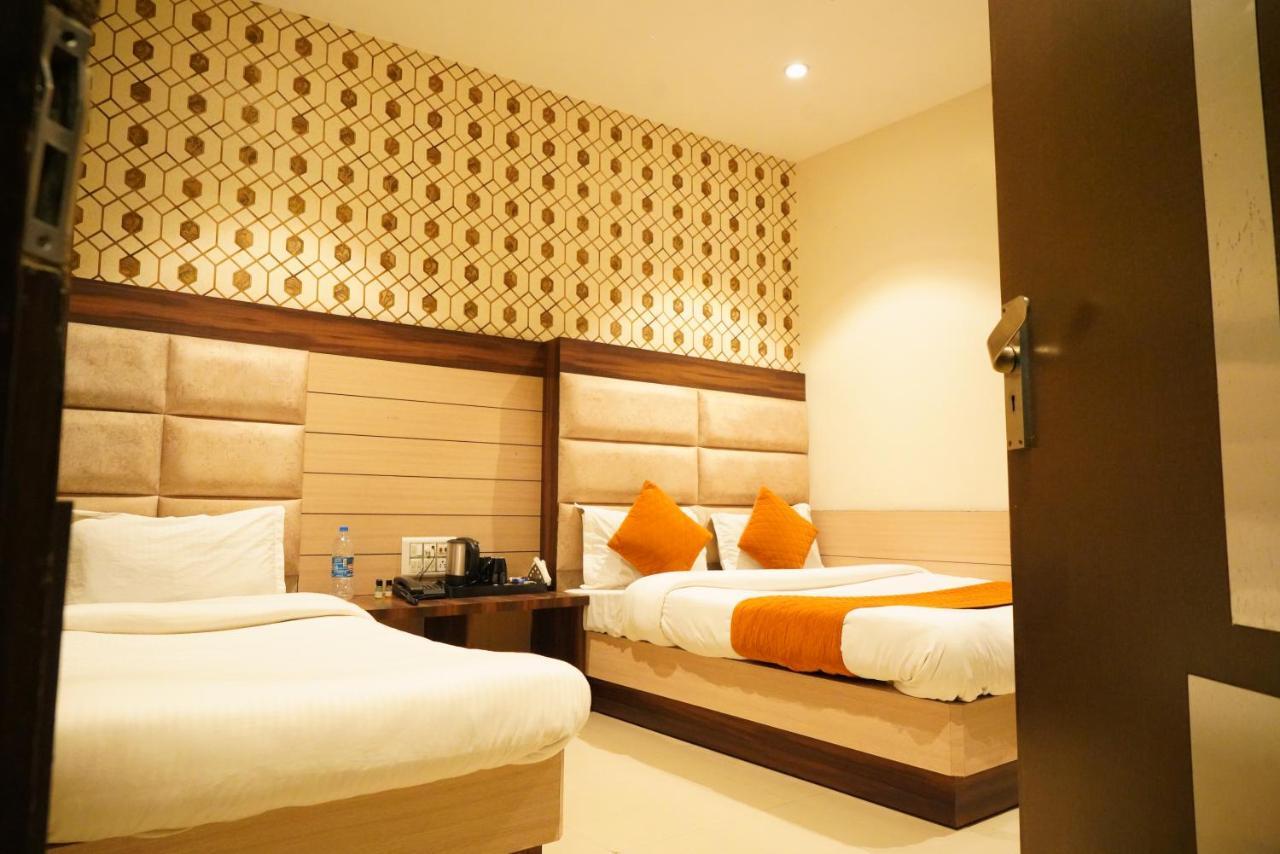 Hotel Malhotra Inn 50 Meter From Golden Temple Αμριτσάρ Εξωτερικό φωτογραφία