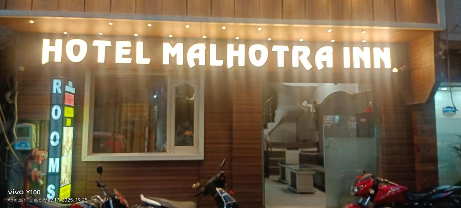 Hotel Malhotra Inn 50 Meter From Golden Temple Αμριτσάρ Εξωτερικό φωτογραφία
