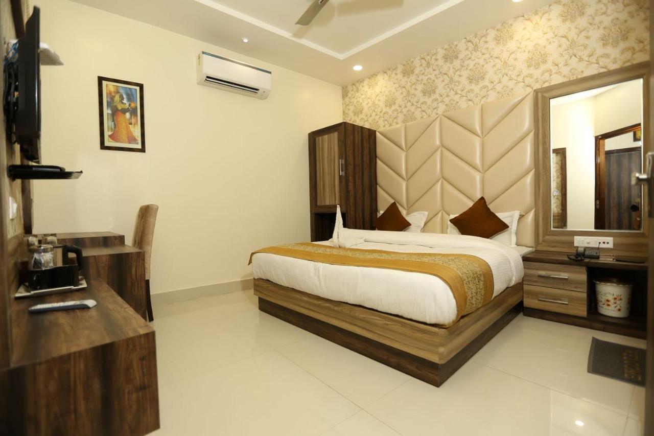 Hotel Malhotra Inn 50 Meter From Golden Temple Αμριτσάρ Εξωτερικό φωτογραφία